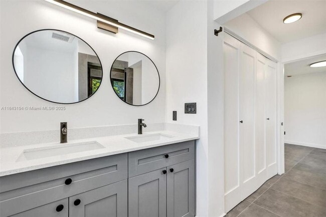 Building Photo - 3 bedroom in North Miami Beach FL 33160
