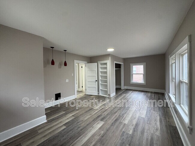 Building Photo - 2927 Hoagland Ave