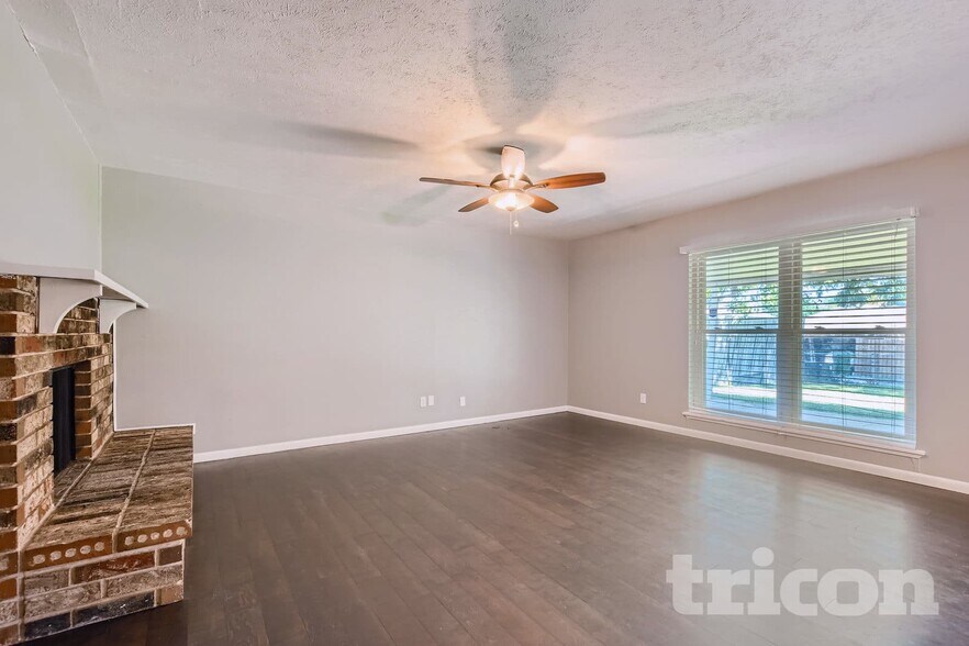 Building Photo - 6026 Lakecrest Dr