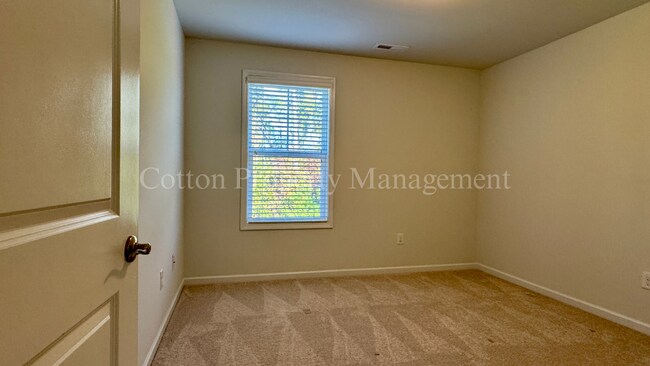 Building Photo - 473 Esthwaite Dr SE