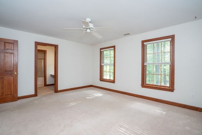 Building Photo - 3 Eton Pl