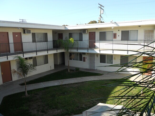 Building Photo - Cedarwood Apartments