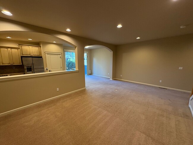Building Photo - Beautiful 3 Bed/2.5 Bath Townhome in SE Be...