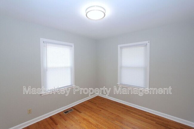 Building Photo - 2413 Derby Dr