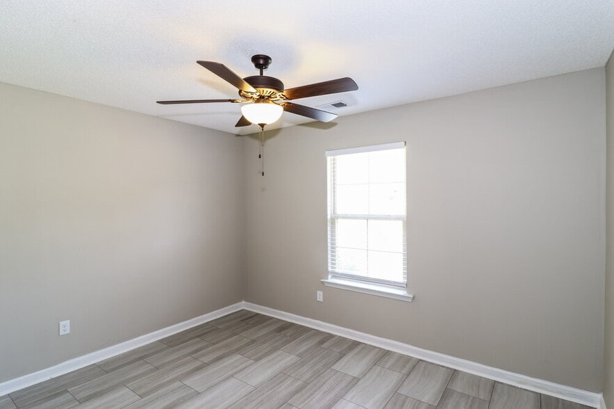 Building Photo - 1075 Carib Loop W