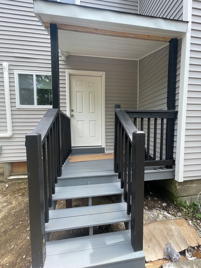 Building Photo - Modern, Fully Renovated Two-Story Apartment – $1,850/month | Pittsfield, MA