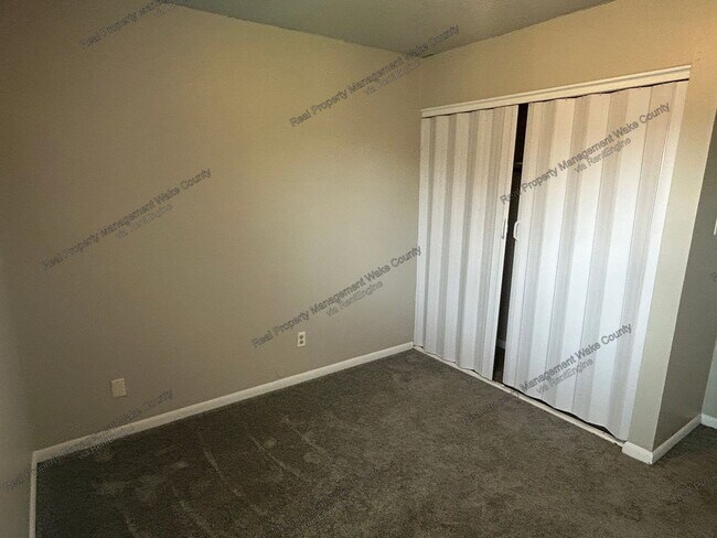 Building Photo - 4702 Walden Pond Dr