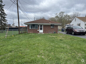 Building Photo - 5015 Yermo Dr
