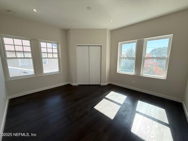 Building Photo - 1733 Memorial Park Terrace