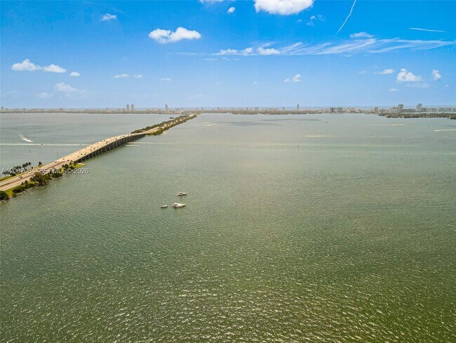 Building Photo - 501 NE 31st St