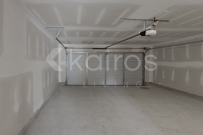 Building Photo - 111 Maple Dr