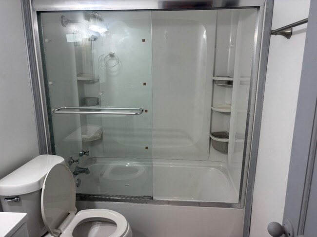 Building Photo - 1325 Circle Dr