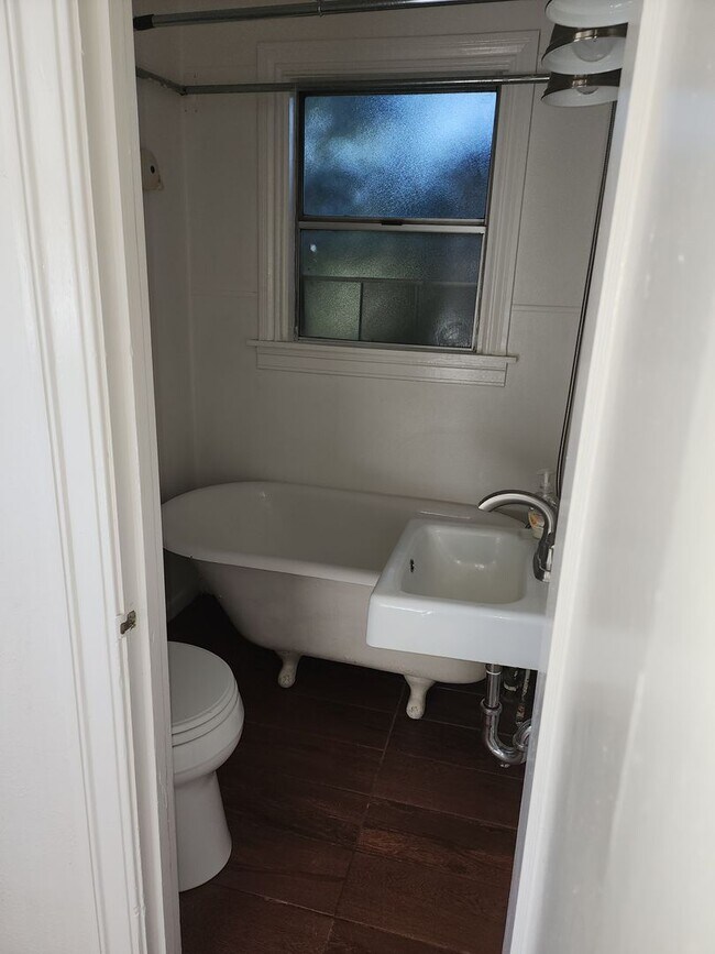 Building Photo - M508LA  ( Placement only property)