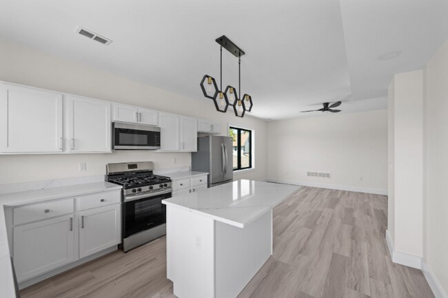 Building Photo - 1295 Holmden Ave