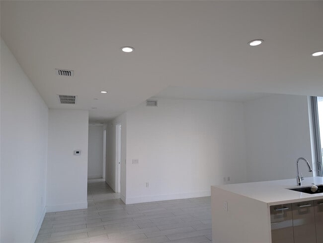 Building Photo - 2000 Metropica Wy