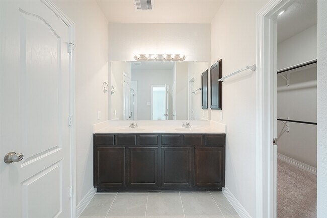 Building Photo - 40712 Guillemont Ln