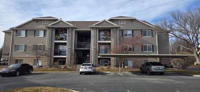 Building Photo - 8084 N Ridge Loop E