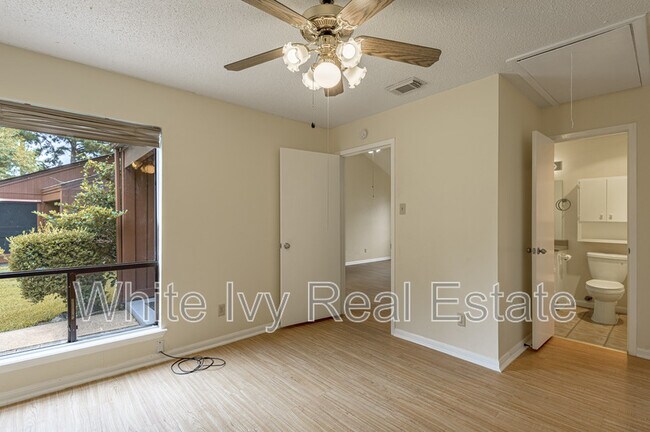 Building Photo - 76 Westwood Dr W