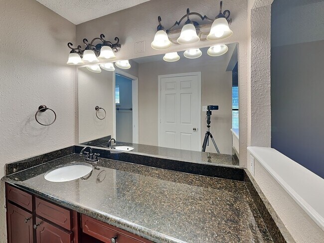 Building Photo - 445 Hillside Dr