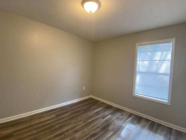 Building Photo - A Joyful 3-Bed Duplex Home!