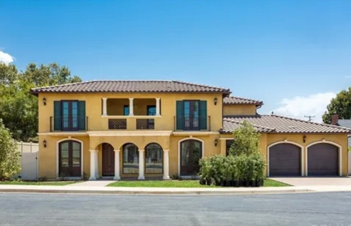 Building Photo - 5018 Saunders Cir