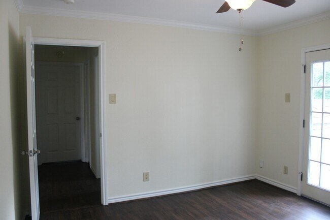 Building Photo - 1237 Centerville Rd