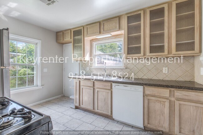Building Photo - 2 Bed | 1 Bath in Tulsa!