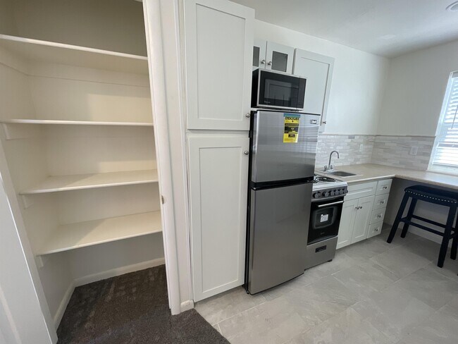 Building Photo - 1105 S State St