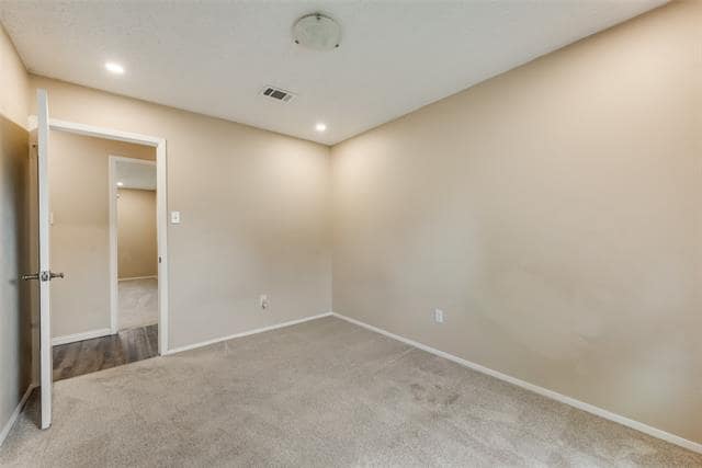 Building Photo - 512 W Oakdale Rd