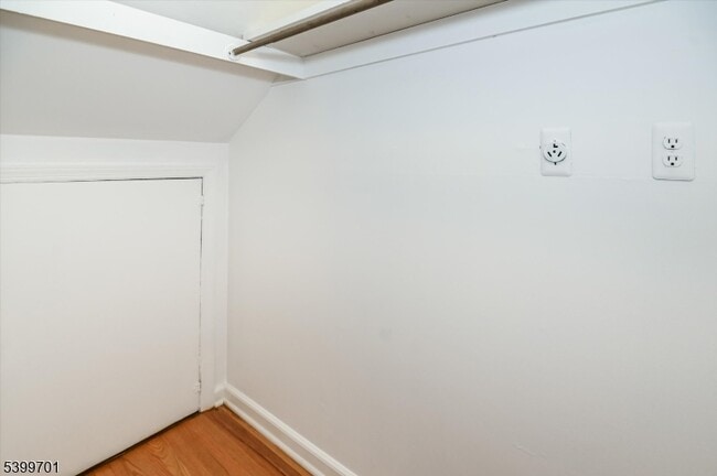 Building Photo - 13 Knapp Ave