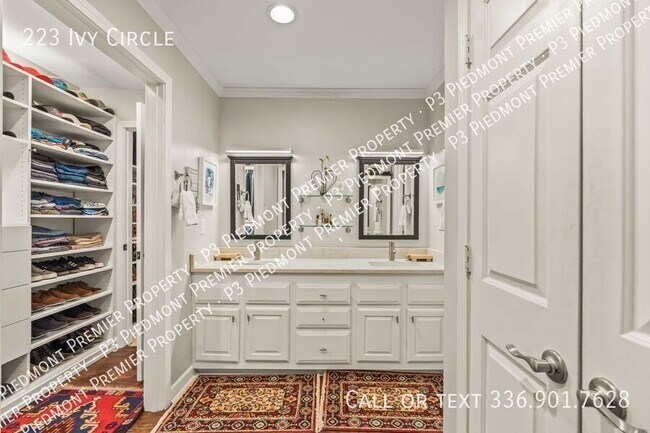 Building Photo - 223 Ivy Cir