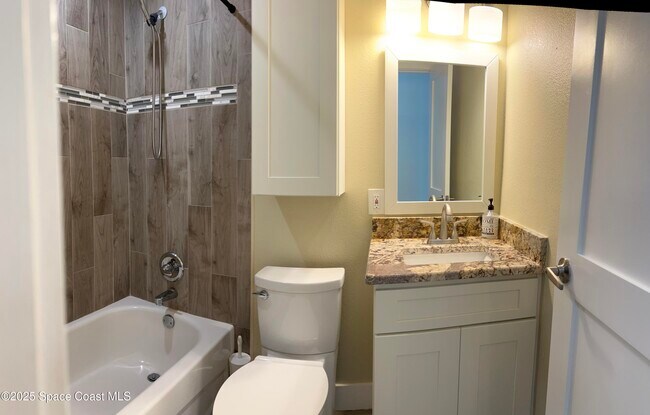 Building Photo - 675 Teak Dr