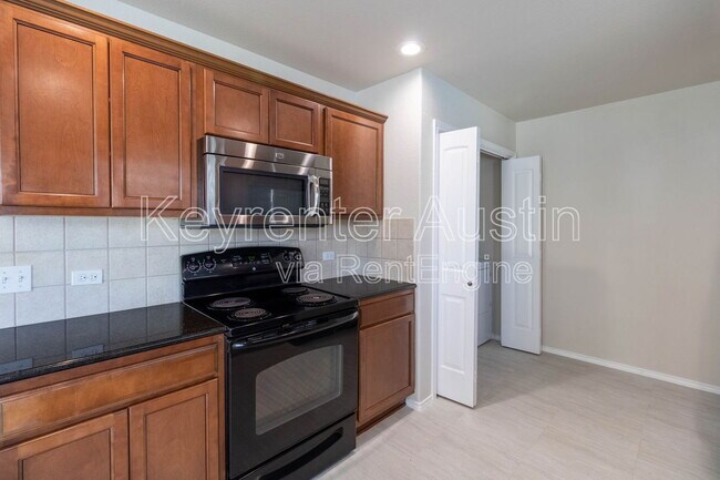 Building Photo - 1704 Sand Hills Dr