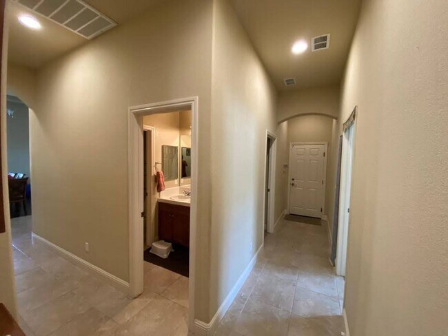 Building Photo - Gorgeous Newer 4 Bedroom in Highly sought after Riata Empire Ranch Community!