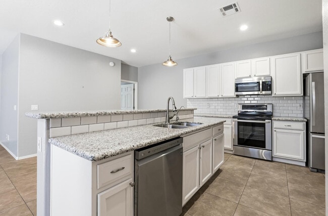 Building Photo - 2027 E University Dr