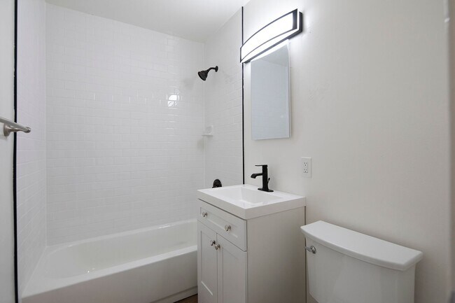 Building Photo - *OPEN HOUSE: 6/14 10AM-12:30PM*  Charming ...