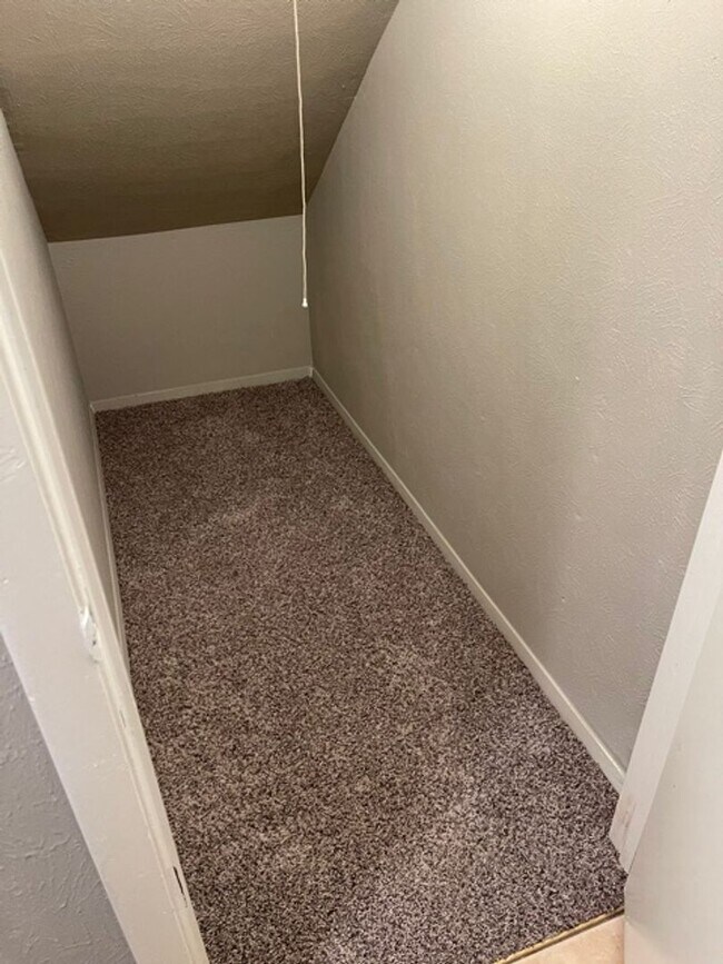 Building Photo - 919-921 West Rochelle Road