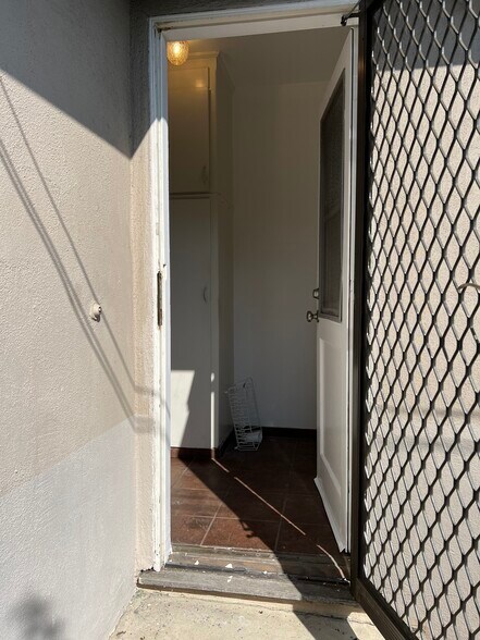 Building Photo - 13900 Burbank Blvd