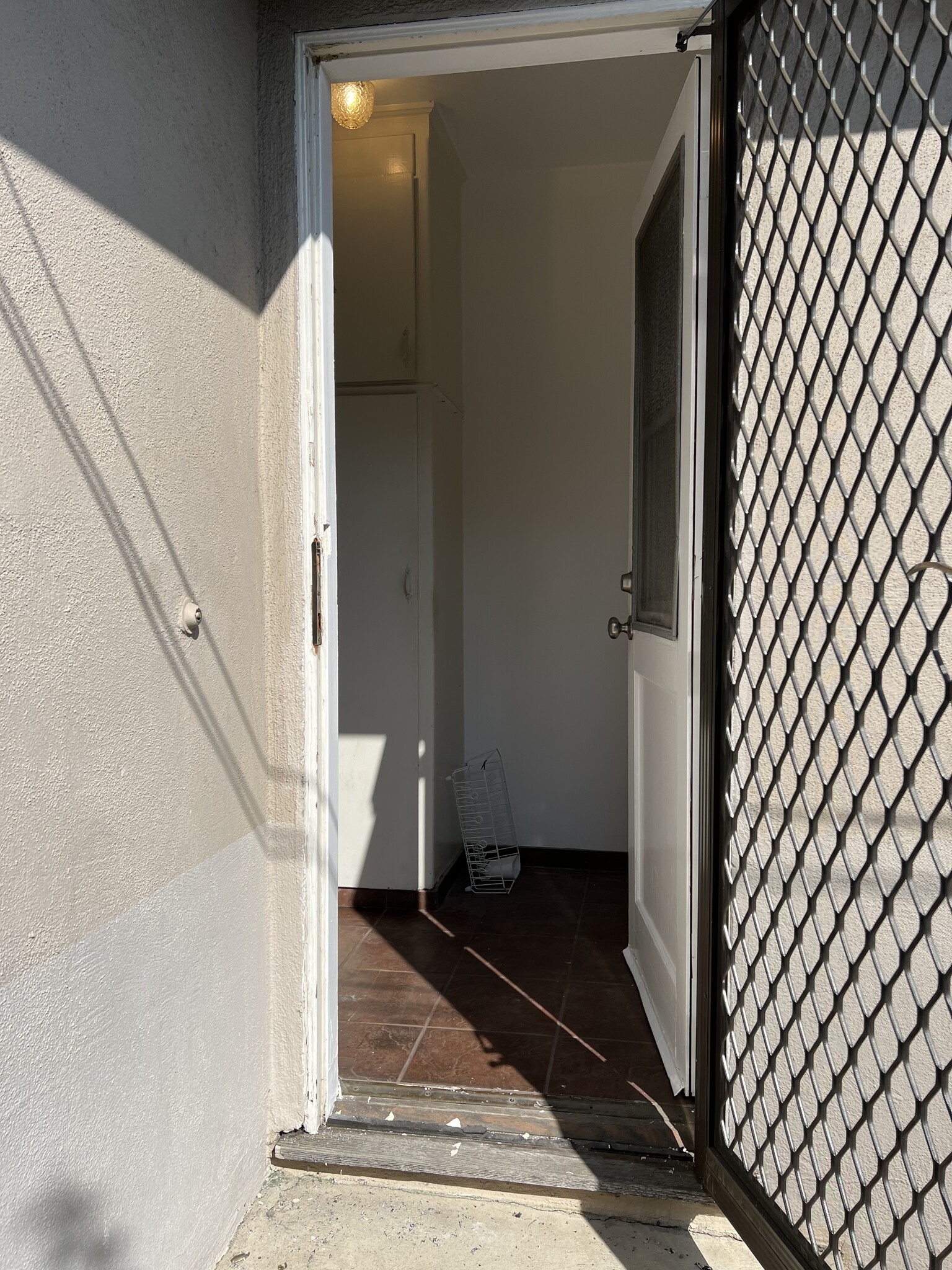 Building Photo - 13900 Burbank Blvd