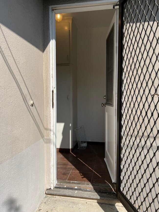 Building Photo - 13900 Burbank Blvd