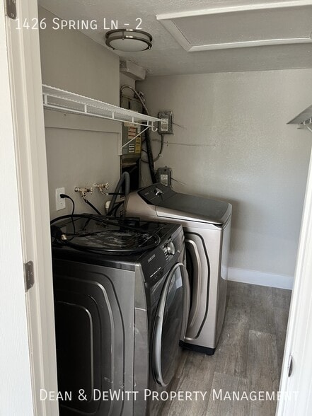 Building Photo - 2 Bed/2 Bath - Unit 2