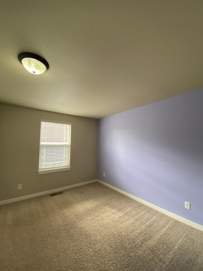 Building Photo - Spacious 3-Bedroom Home with Bonus Room in...