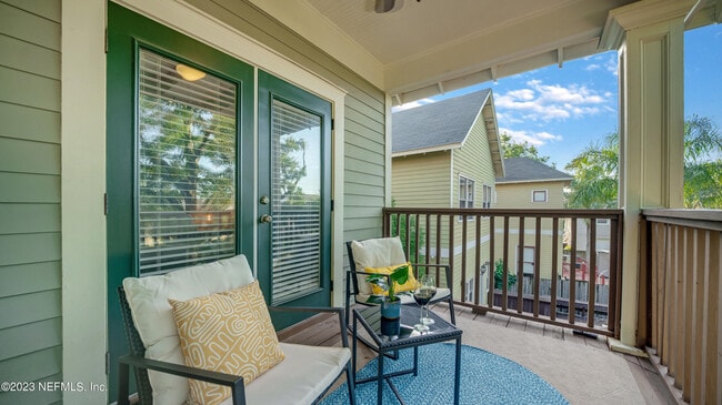 Building Photo - 128 E 9th St