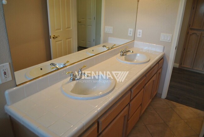 Building Photo - 5325 Thunder Ridge Cir