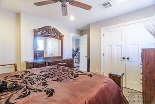 Building Photo - 325 N Red Stone Rd