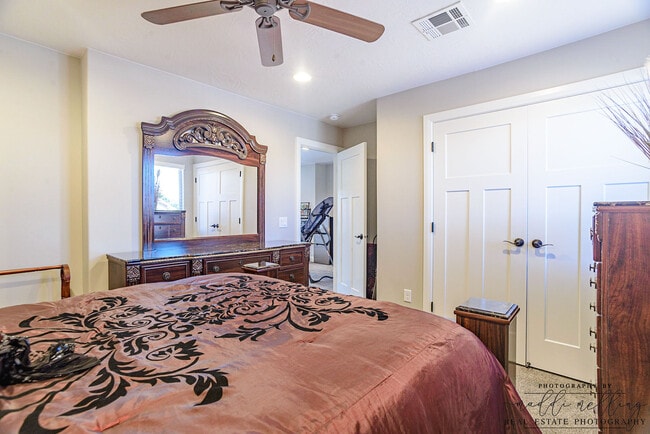 Building Photo - 325 N Red Stone Rd