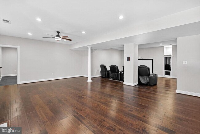 Building Photo - 8138 Rondelay Ln