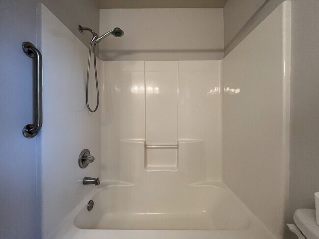 Building Photo - Elegant Home Offering Open Living Spaces, Spacious Primary Suite, and Nature-Inspired Yard