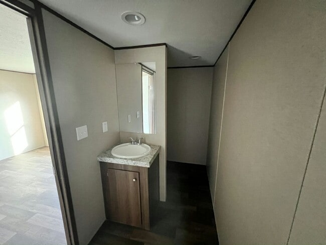 Building Photo - 51 Tower Manor Dr