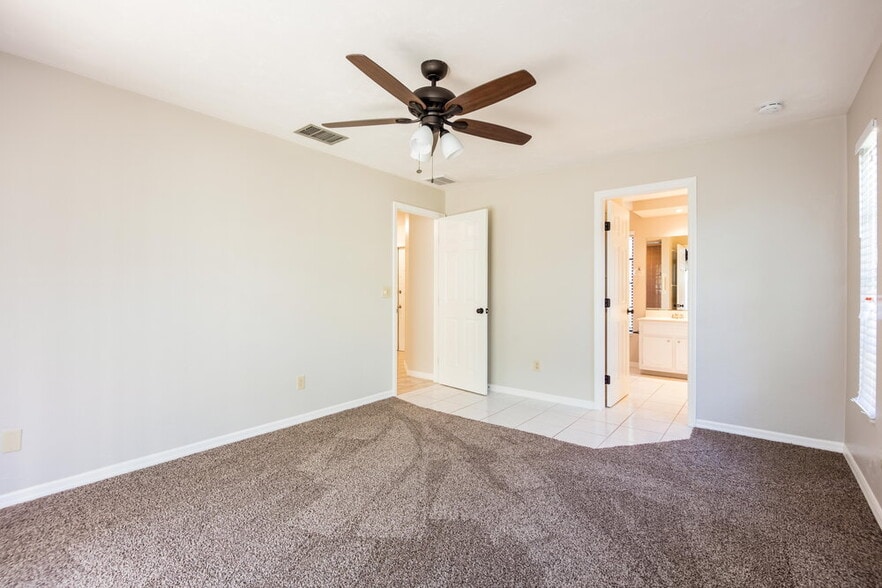 Building Photo - 1432 SE 17th Terrace